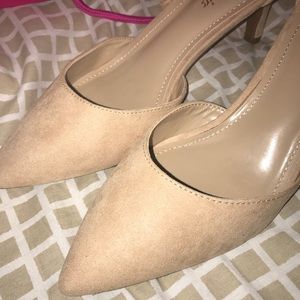 NEW Nude suede mid heels